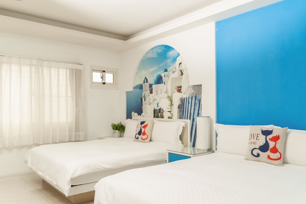 STANDARD, QUADRUPLE, 2 DOUBLE BEDS