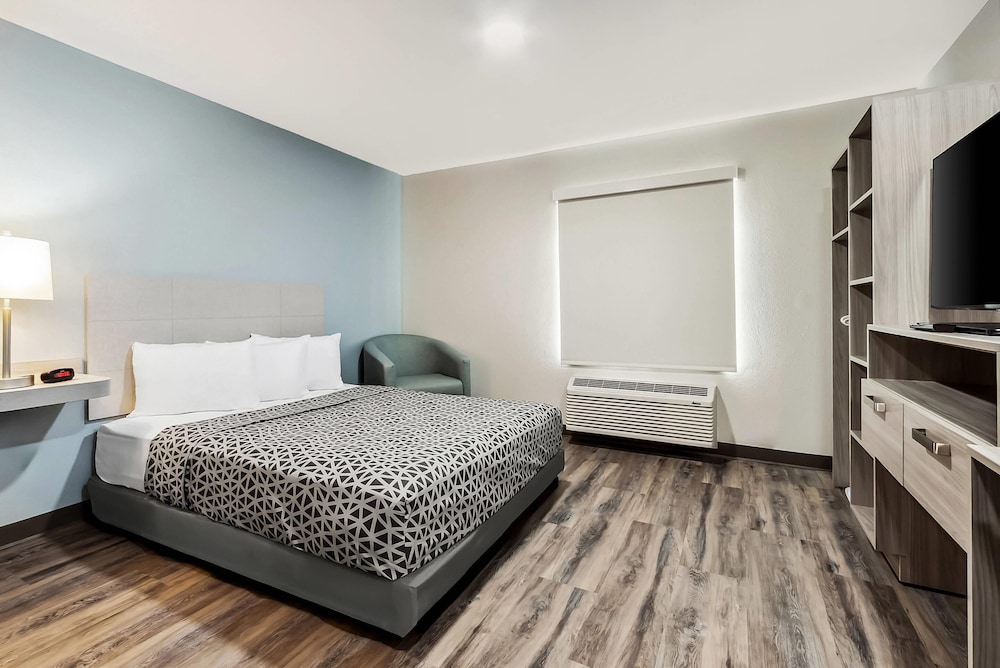 WoodSpring Suites Sumter near Shaw AFB 16/60
