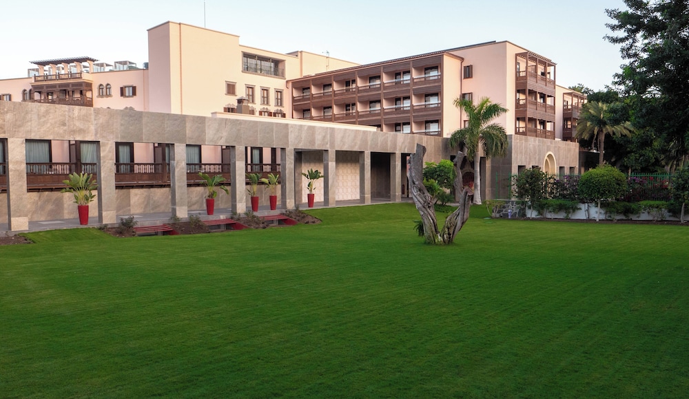 Santa Catalina, a Royal Hideaway Hotel 71/73