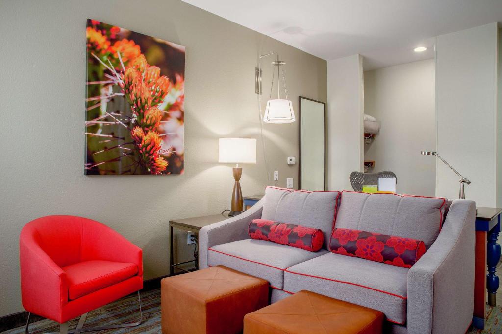 1 BEDROOM, SUITE, KING BED, ACCESSIBLE