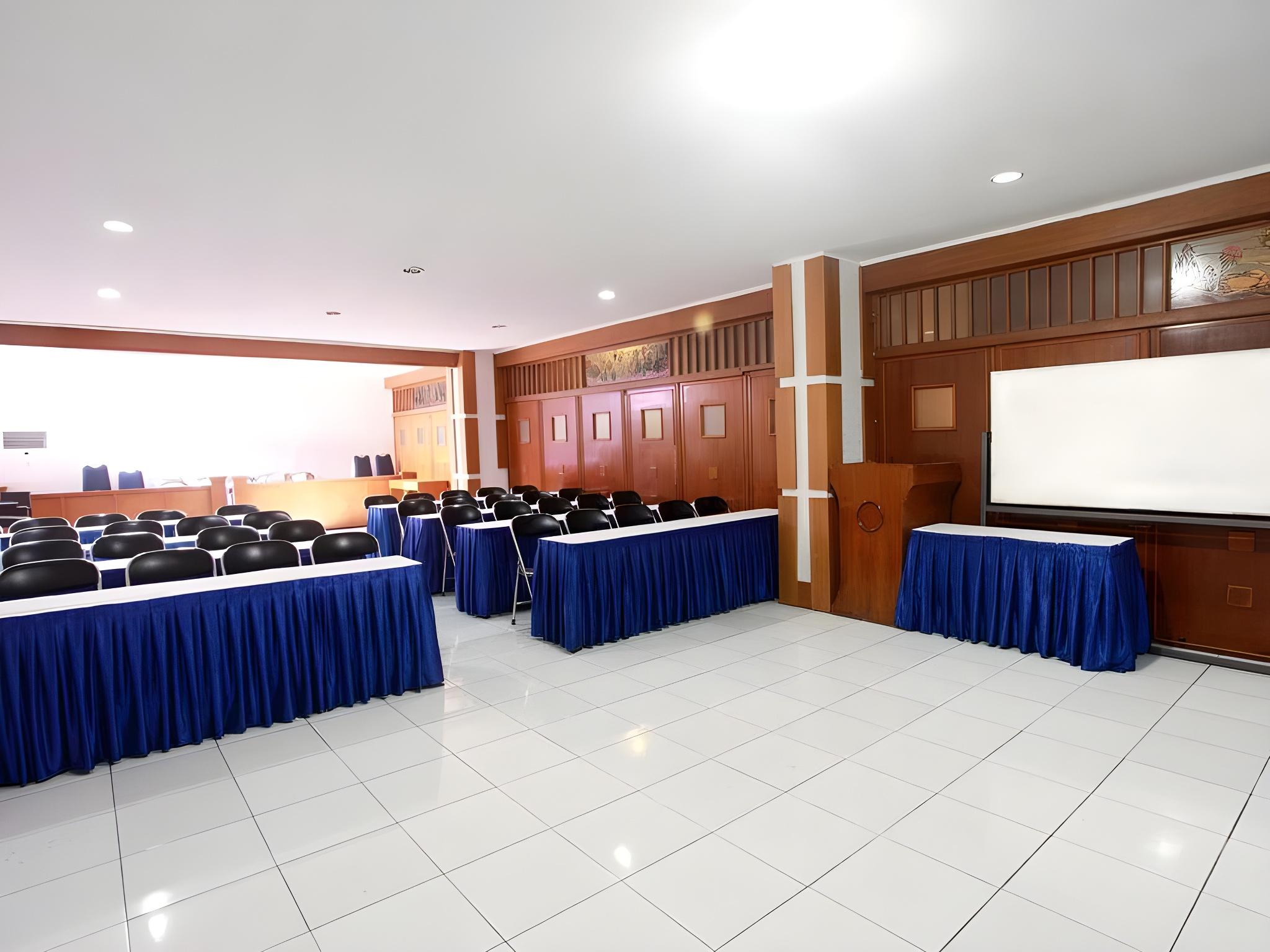 Alexander Hotel Tegal 10/47