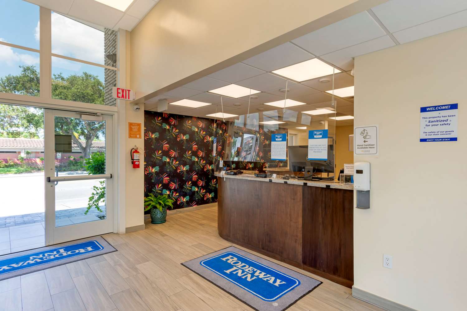 Downtown Hollywood Gardens Inn & Suites 7/20
