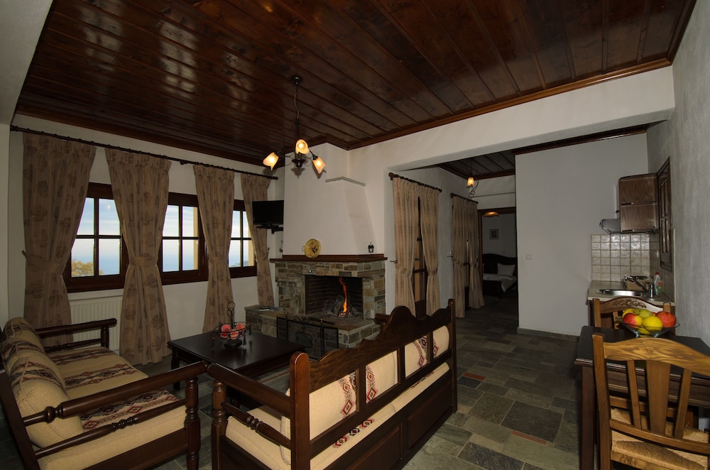 Atrapos Hotel 6/50