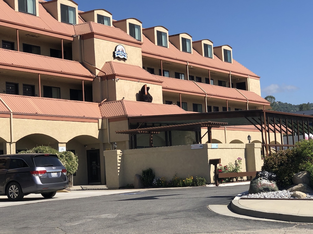 Yosemite Sierra Inn 1/52
