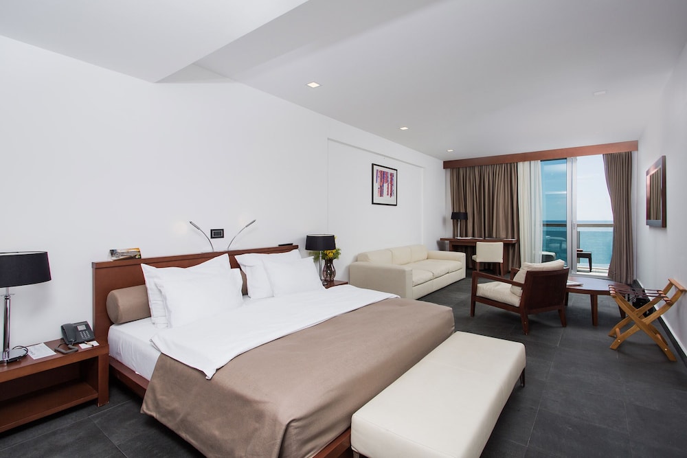 Avala Resort and Villas 10/50
