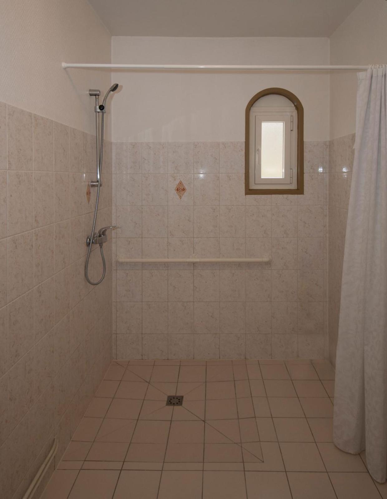HOTEL LE COQ HARDI 51/51