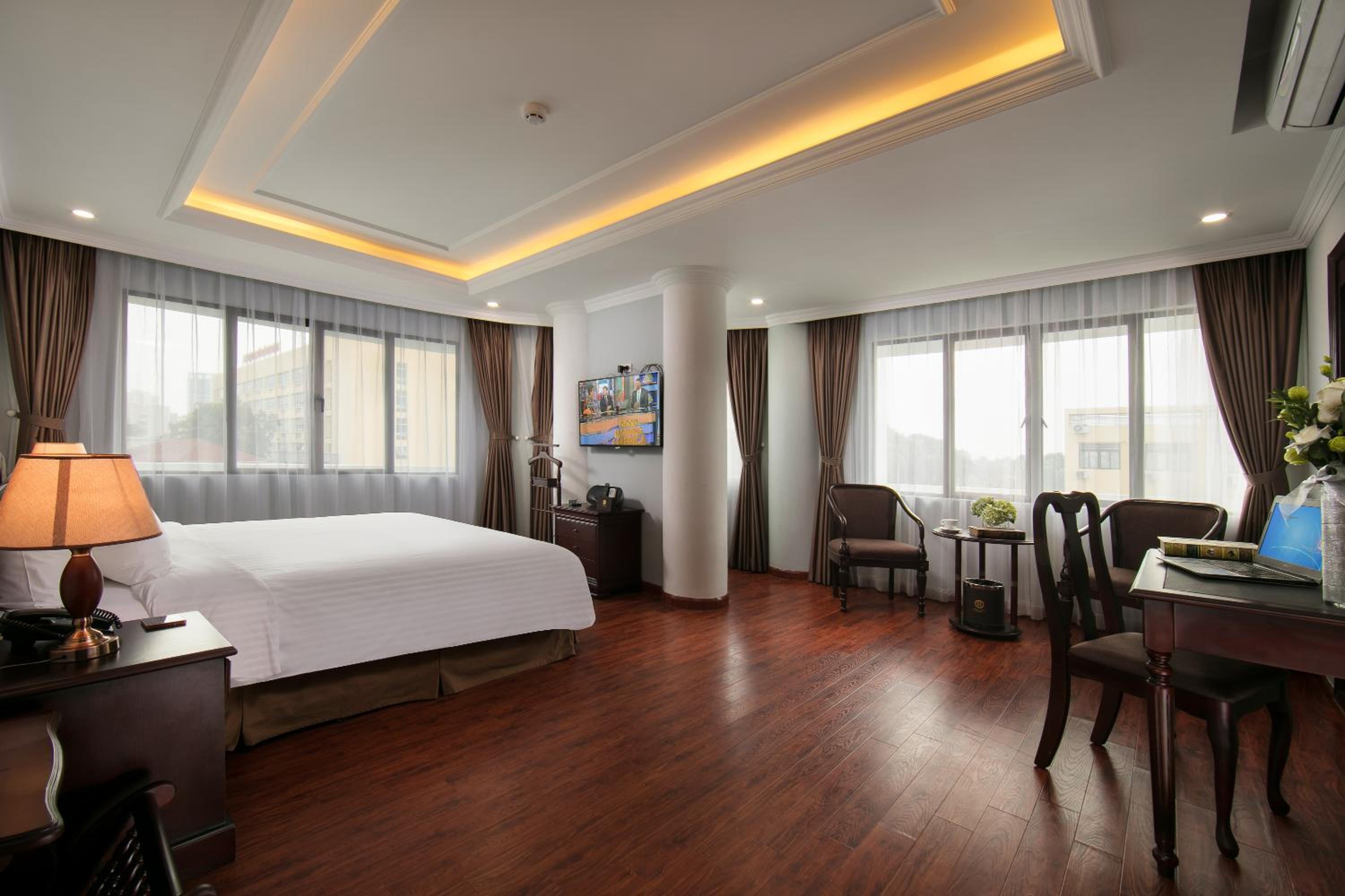 Executive, Suite