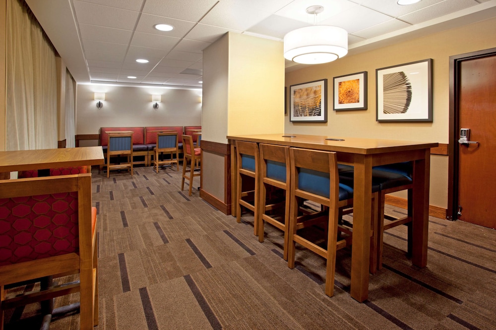 Hyatt Place Across from Universal Orlando Resort 48/60