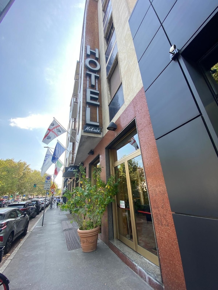 Sant Ambroeus Hotel 49/57