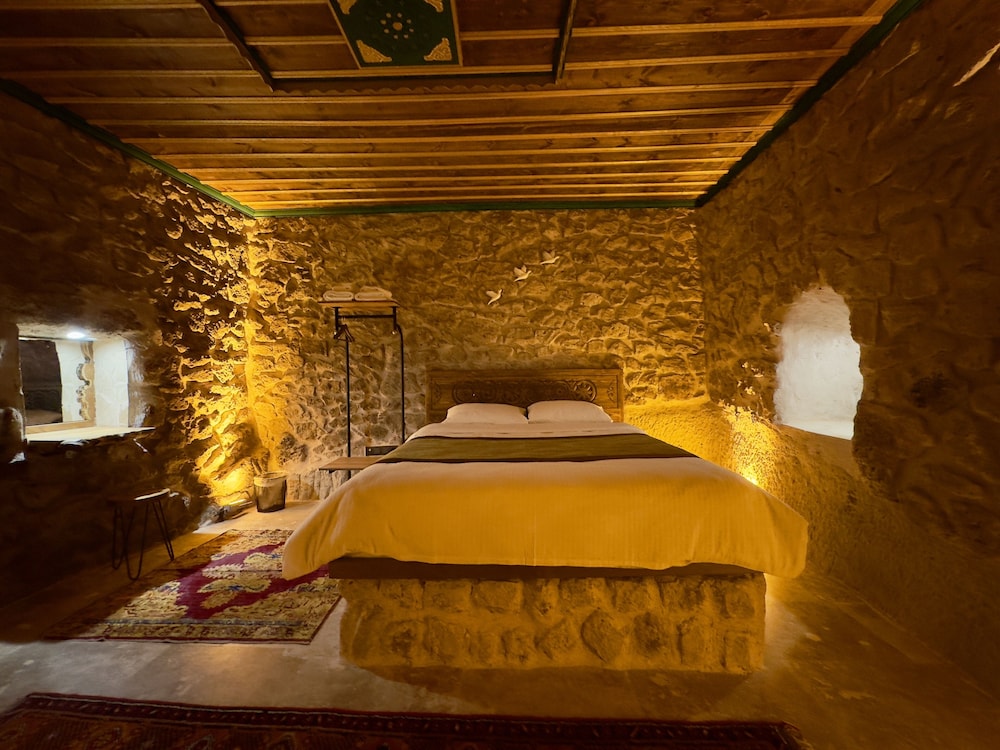 Euphoria Cave House 19/50
