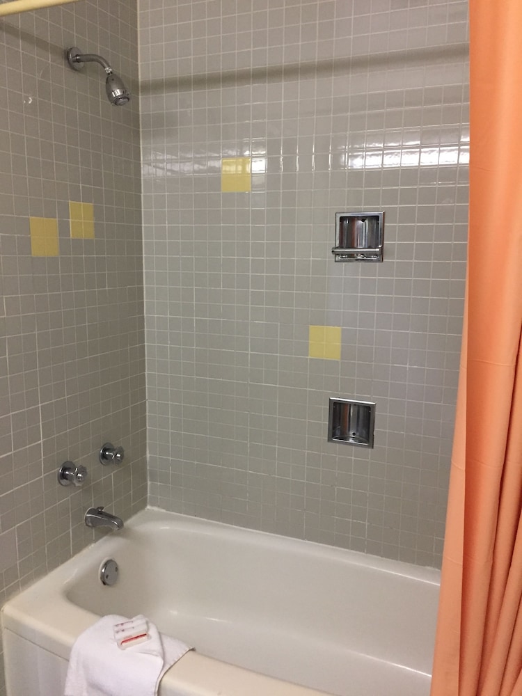 ROOM, KING BED, JETTED TUB