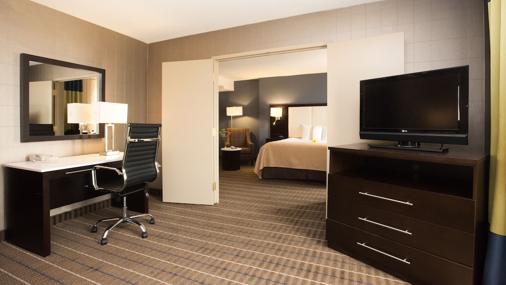 Holiday Inn And Suites Mississauga 36/39