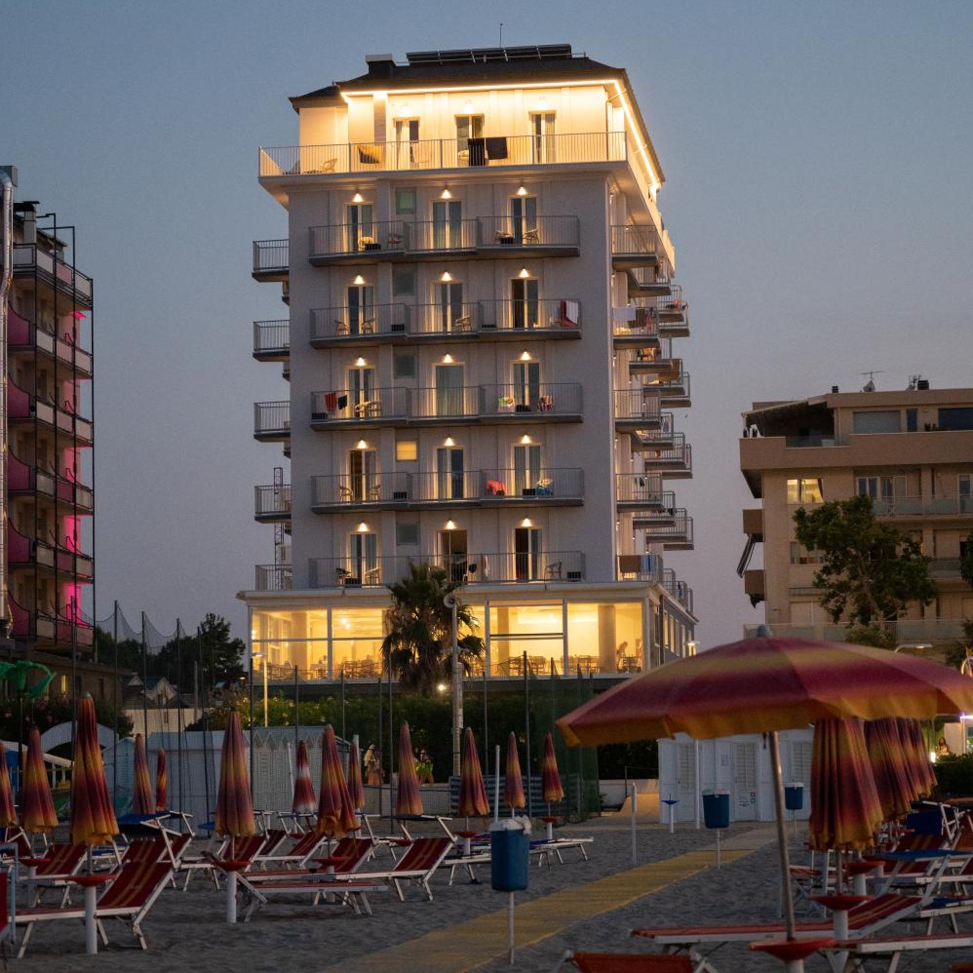 Hotel Fedora 1/50