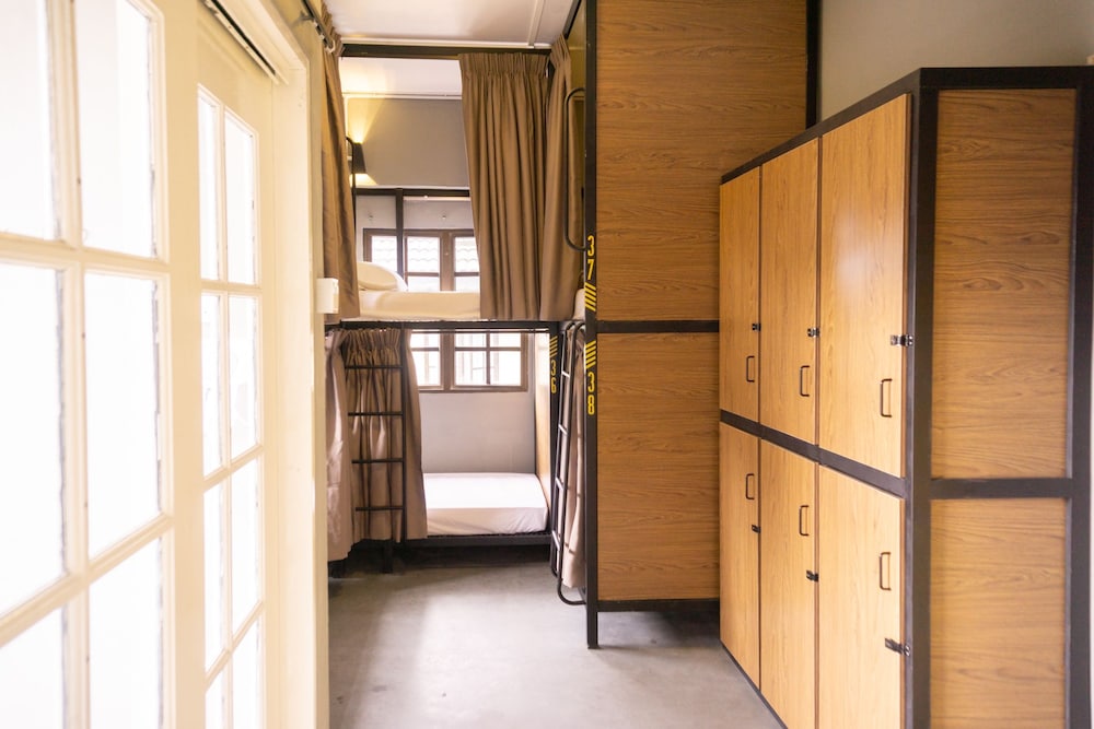 Traveller Bunker Hostel 26/45