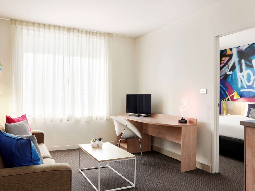 ibis Melbourne Hotel and Apartments 58/70