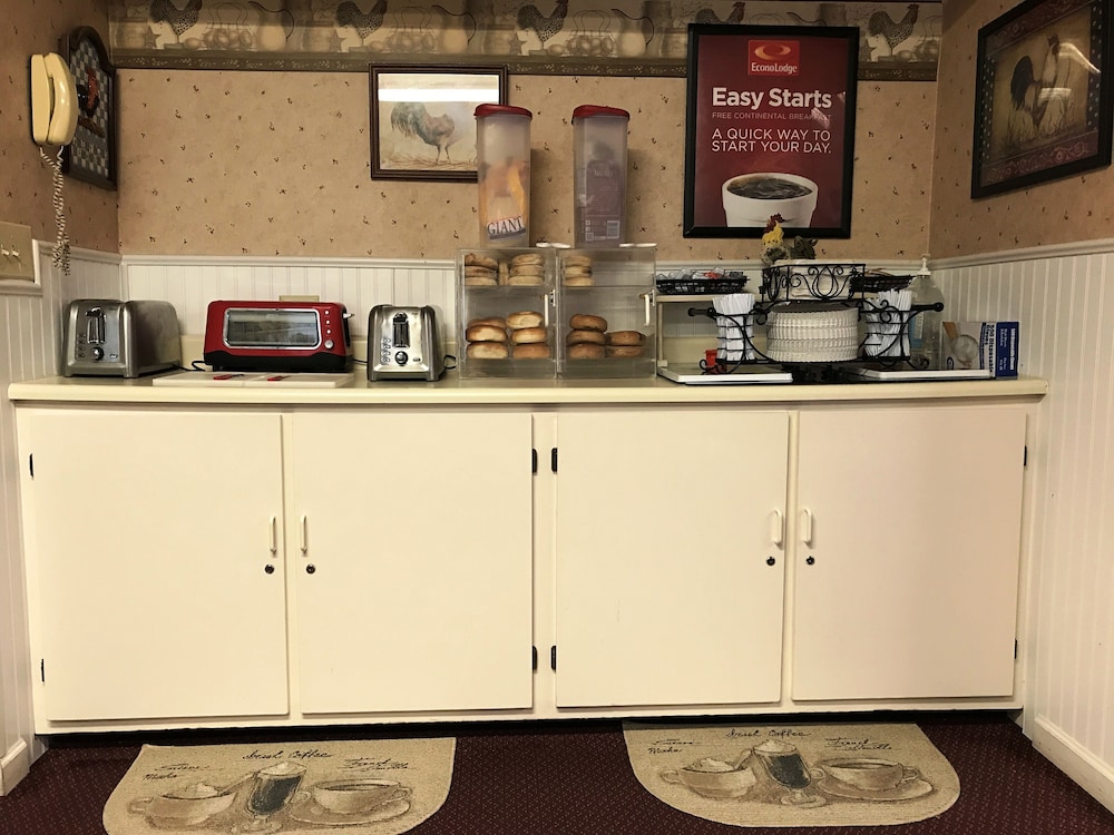 Adirondack Efficiencies Ex Econo Lodge Watertown 6/43
