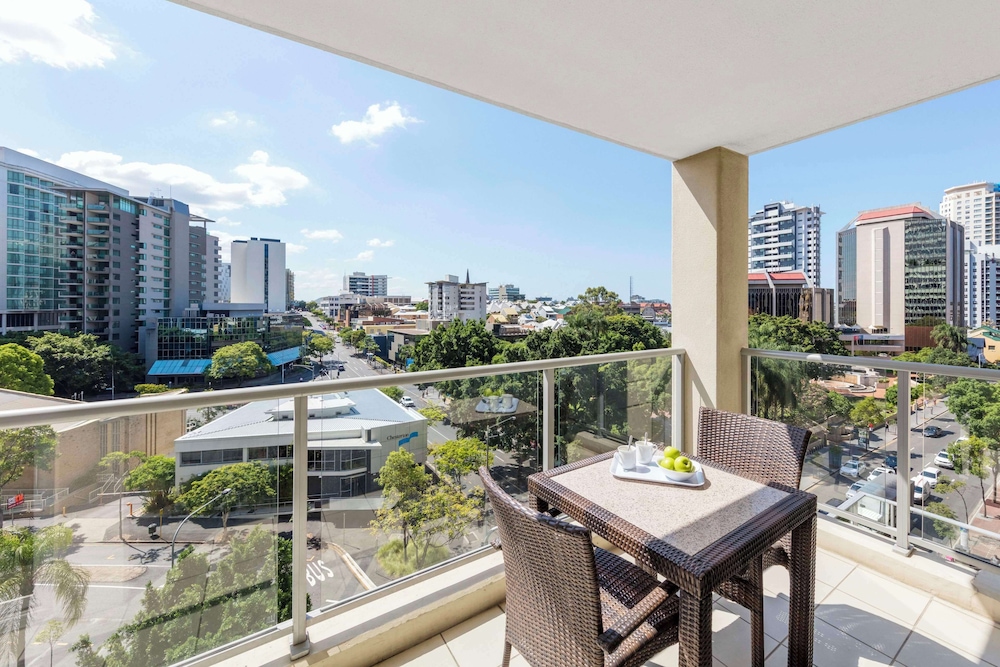 Oaks Brisbane Lexicon Suites 26/37