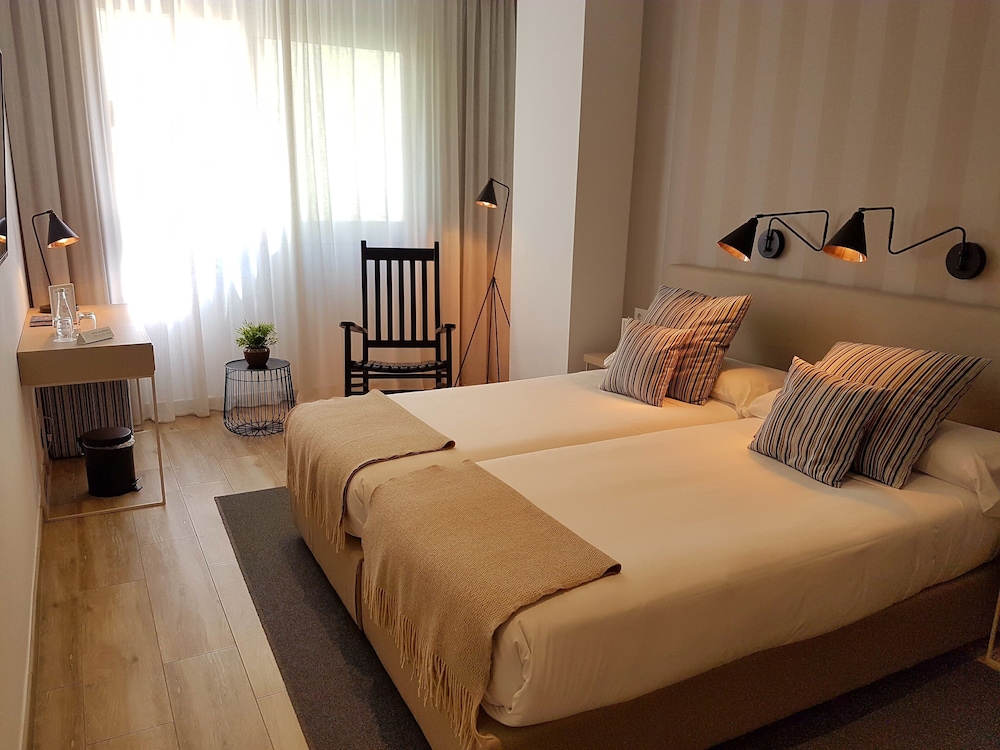 CLASSIC, DOUBLE OR TWIN BED
