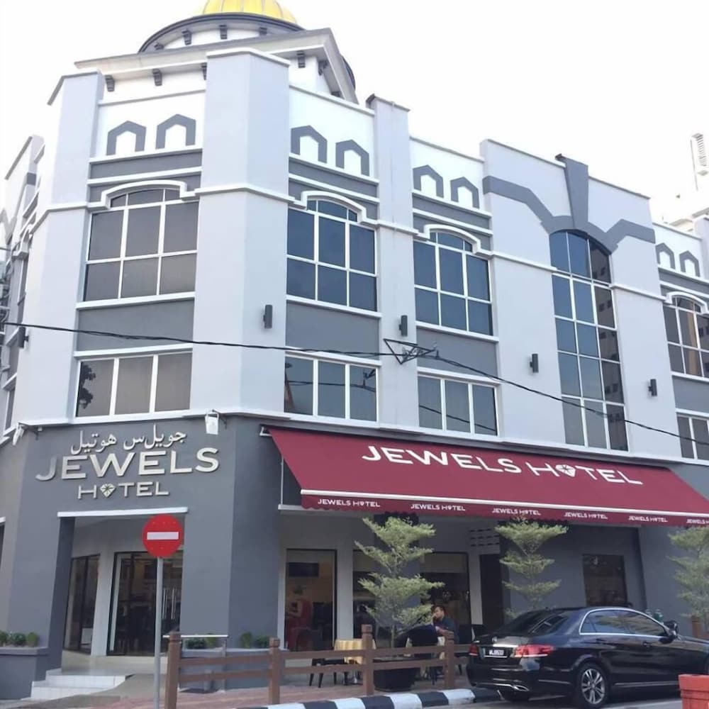 Jewels Hotel 2/46