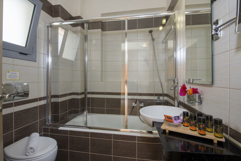 Isida Hotel 50/50