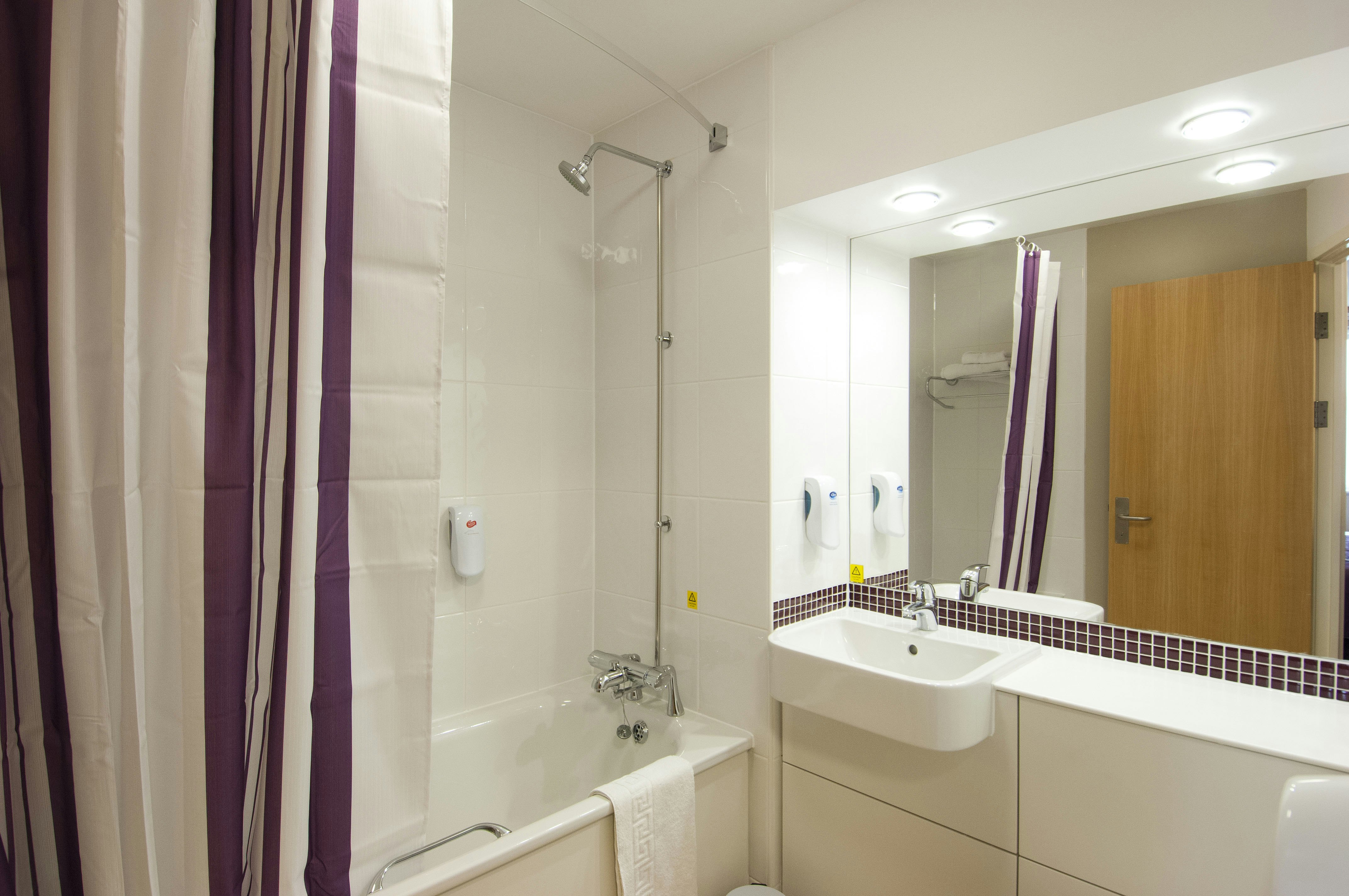 Premier Inn Halifax Town Centre 46/48