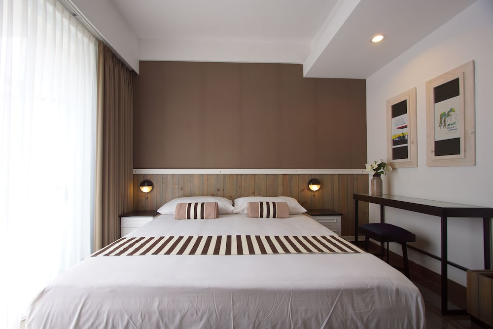 Deluxe, Double Bed, Pool Access