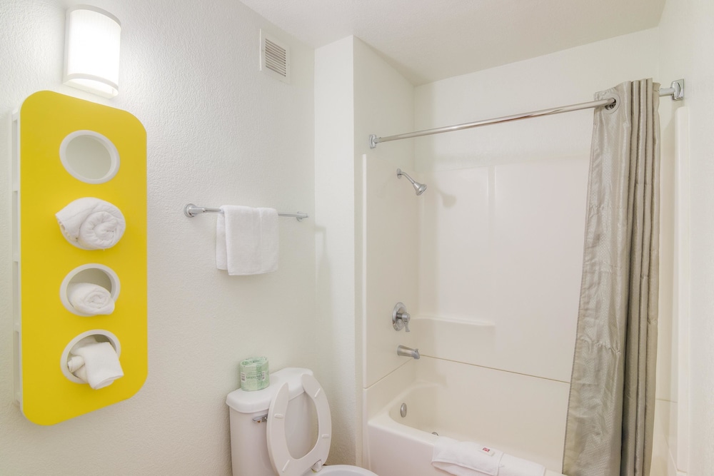 Motel6 Simi Valley, CA 49/50