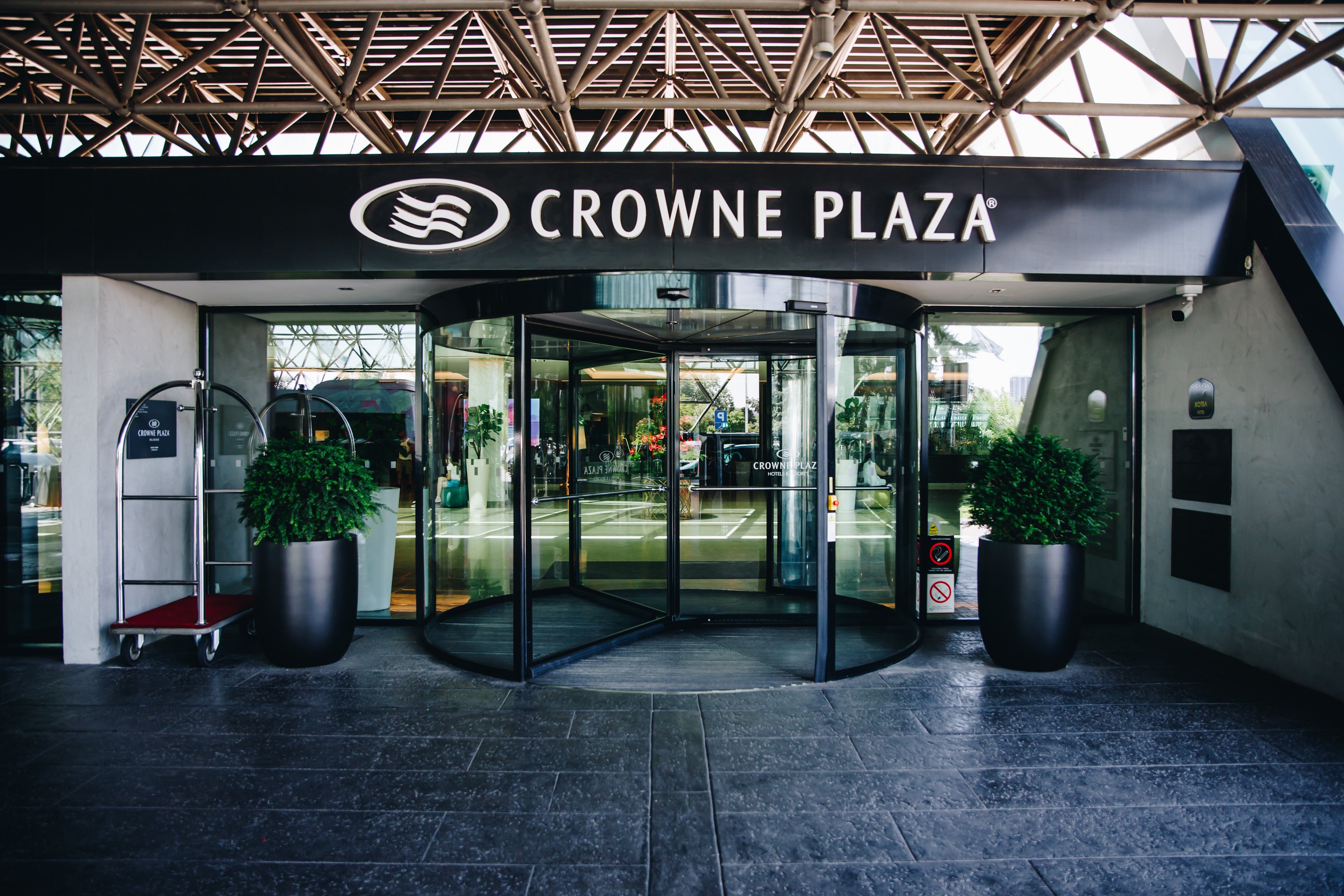 Crowne Plaza Belgrade 3/85