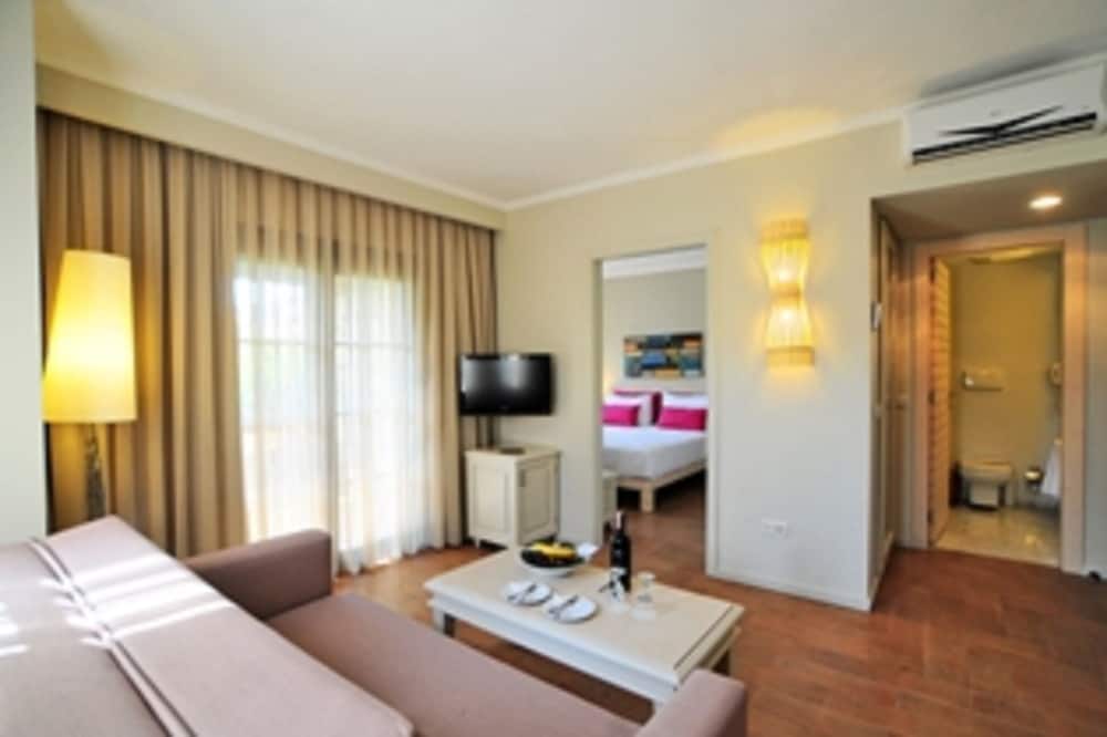 ZEYTINADA HOTEL 45/45