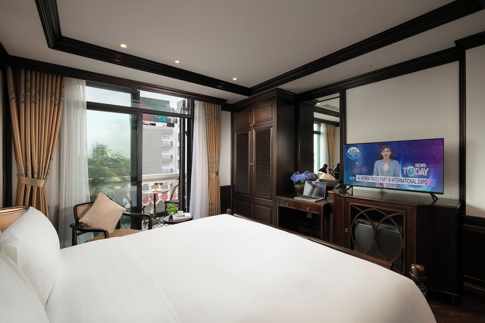 MAY DE VILLE Crown Hotel 12/46