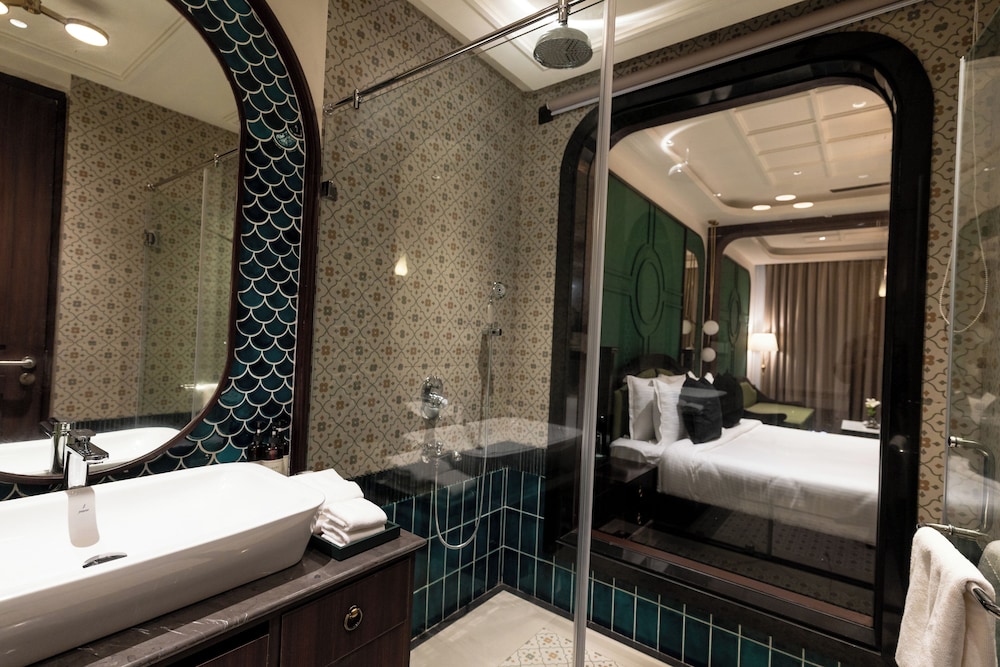 Skypool, Presidential, 1 Double and 1 Single Bed