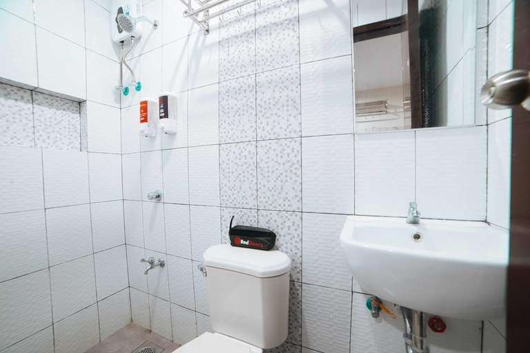 Reddoorz, Double Bed، RedDoorz @ Traveler's Inn Bajada Davao 4/4