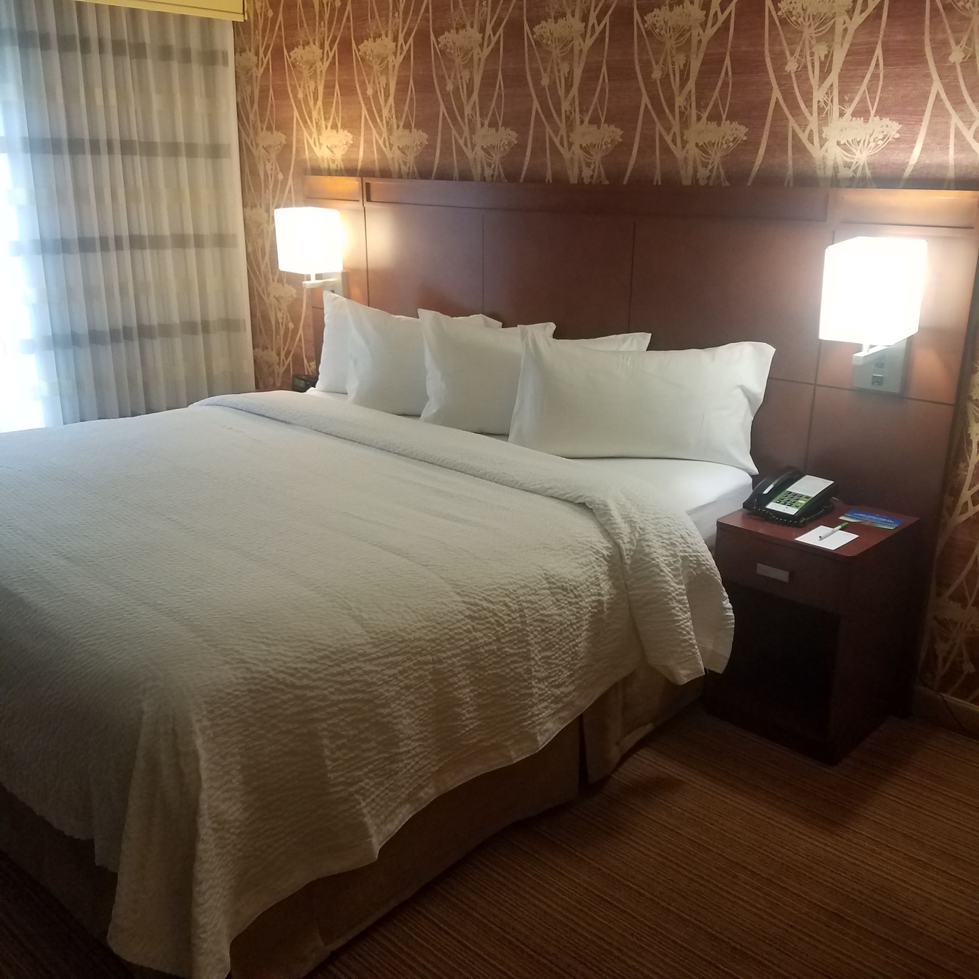 1 BEDROOM, SUITE