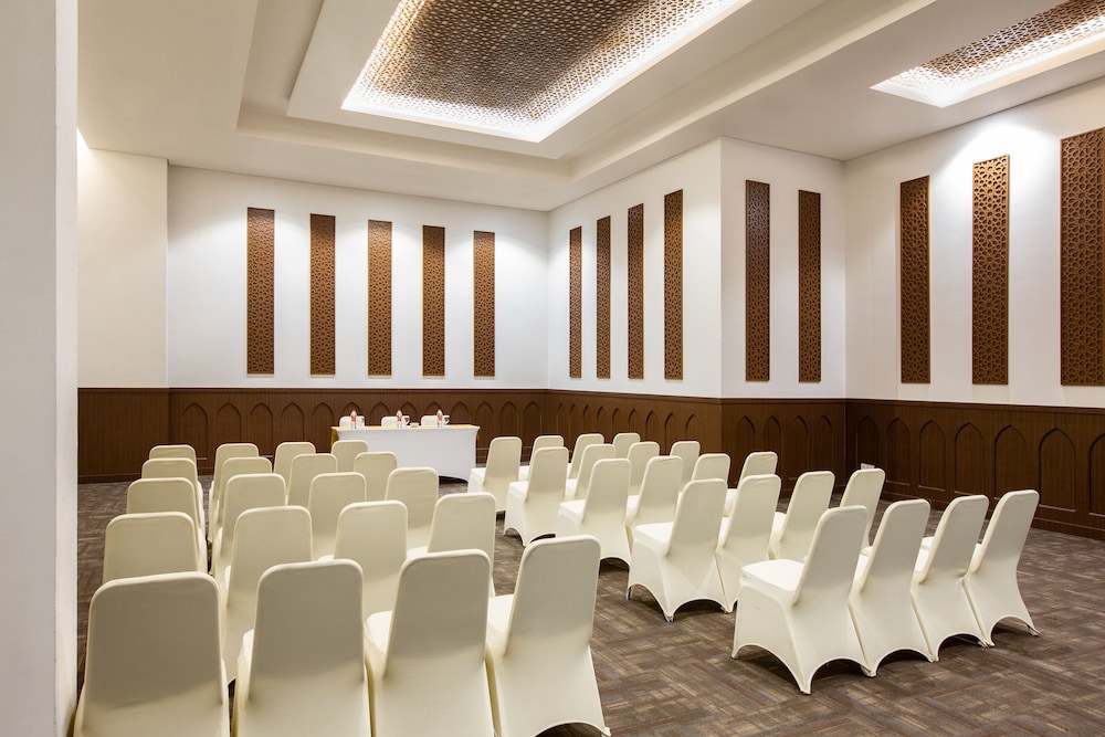 Hotel Santika Gresik 51/55