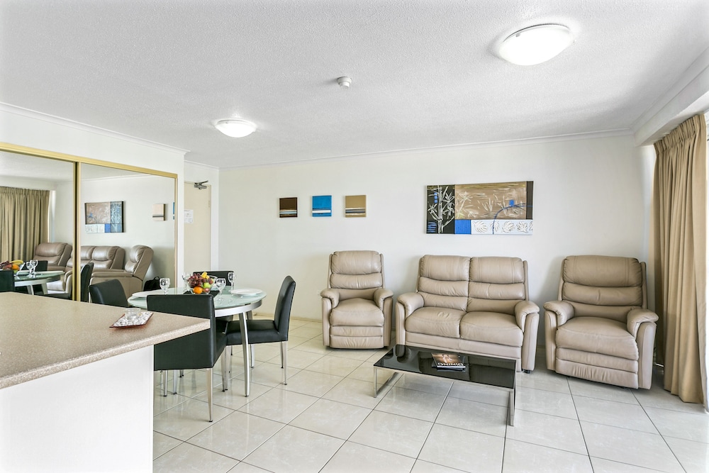 Surfers Beachside Holiday Apartments 28/35