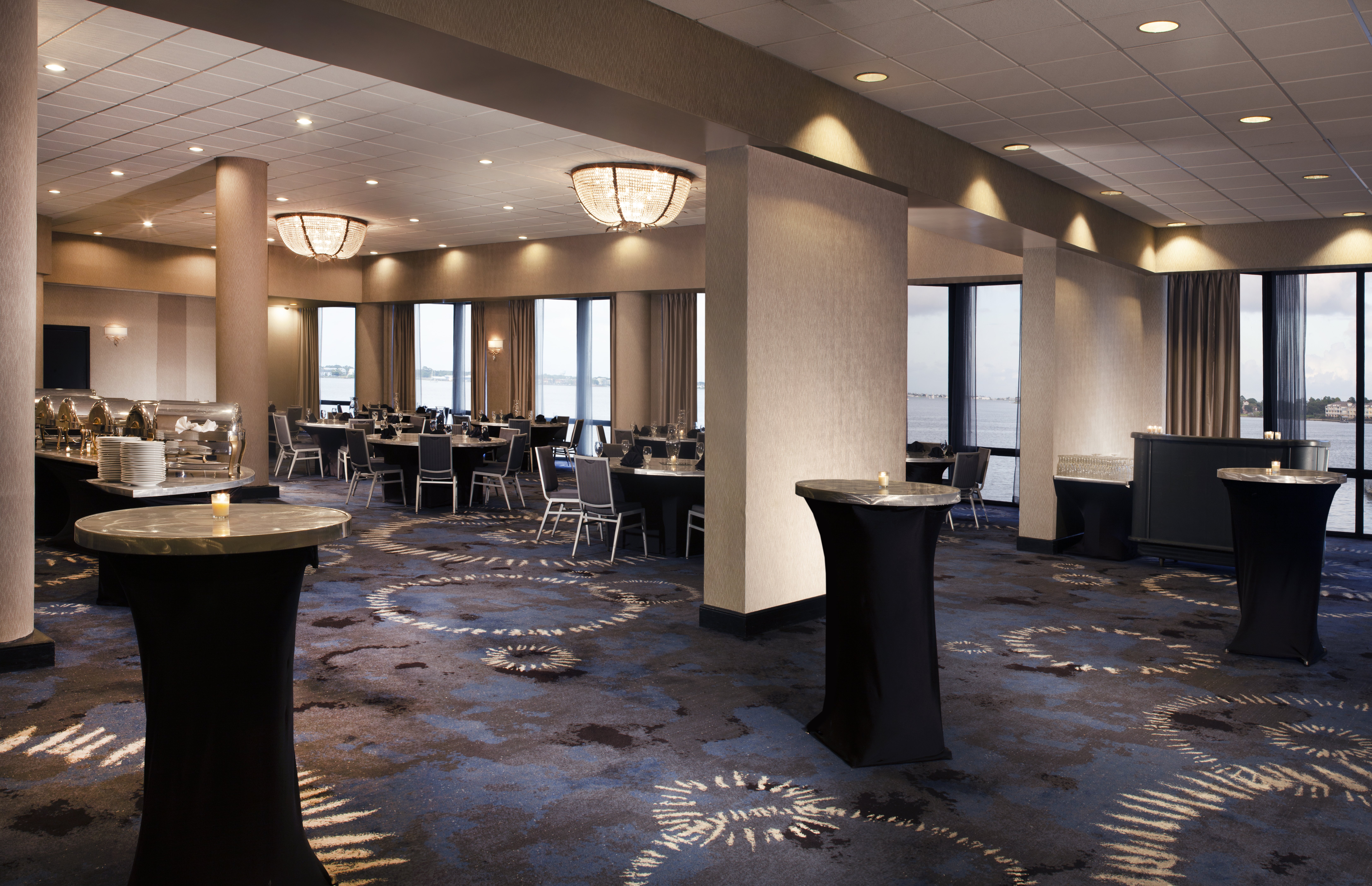 Compass Hotel Nassau Bay 61/65
