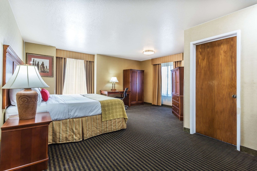 Ramada by Wyndham Mountain View 11/28
