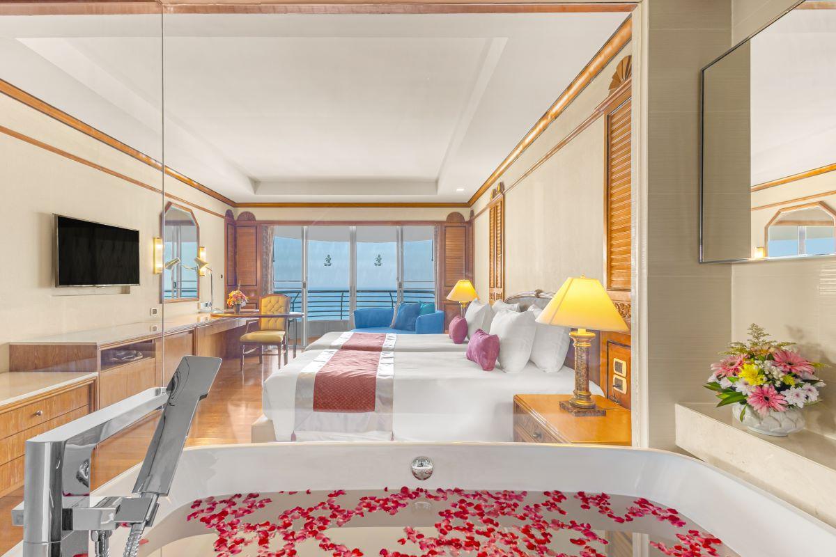 2 Bedrooms, Regency, Suite, King and Twin Beds