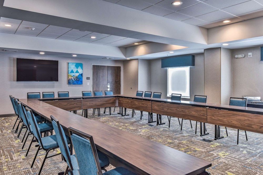 Hampton Inn and Suites Keene 39/47
