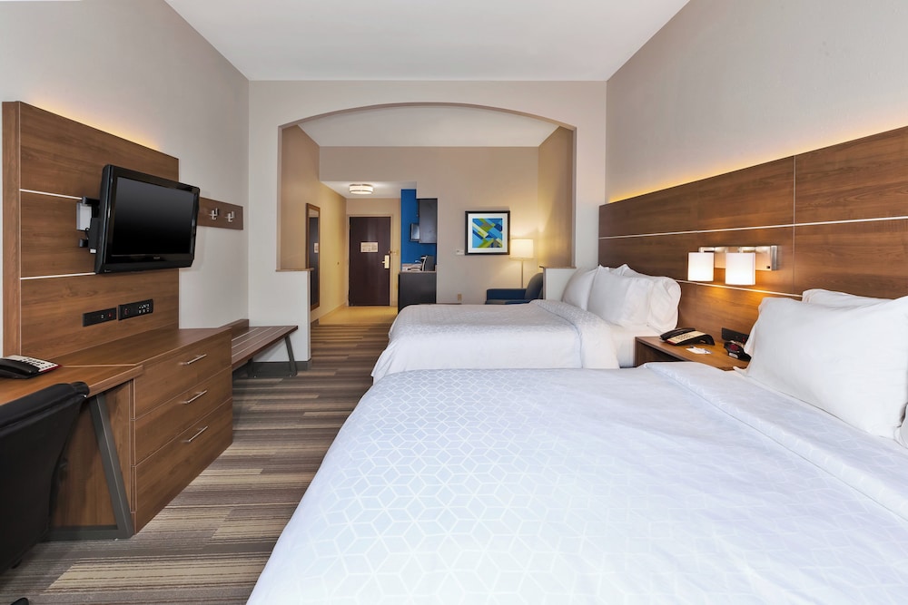 Suite, 2 Queen Beds, Accessible