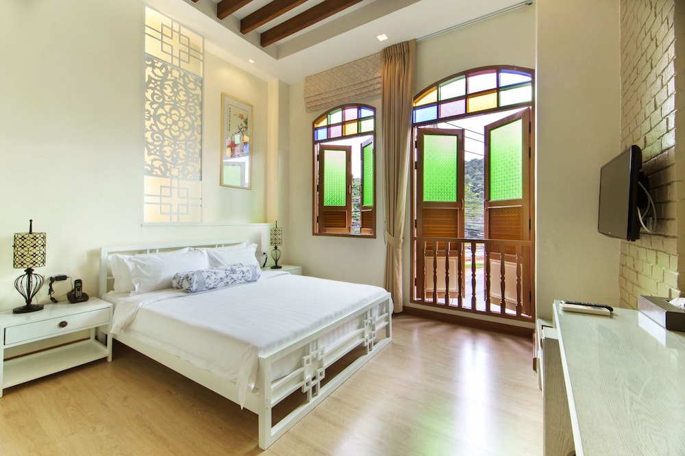 O Nya Phuket Hotel 37/70