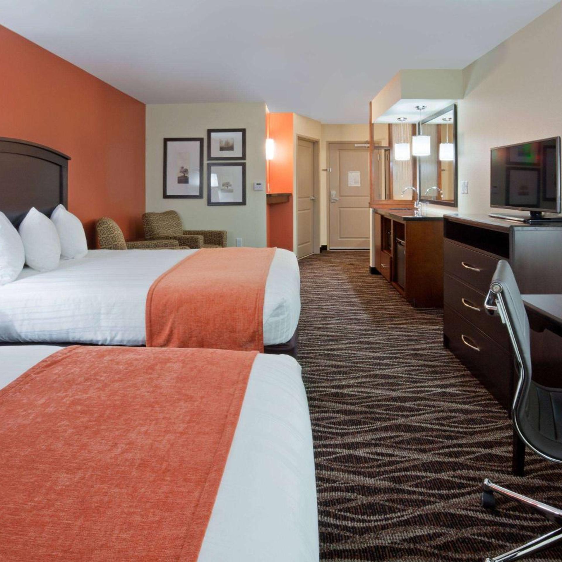 Room, Queen Bed, Bathtub, Accessible