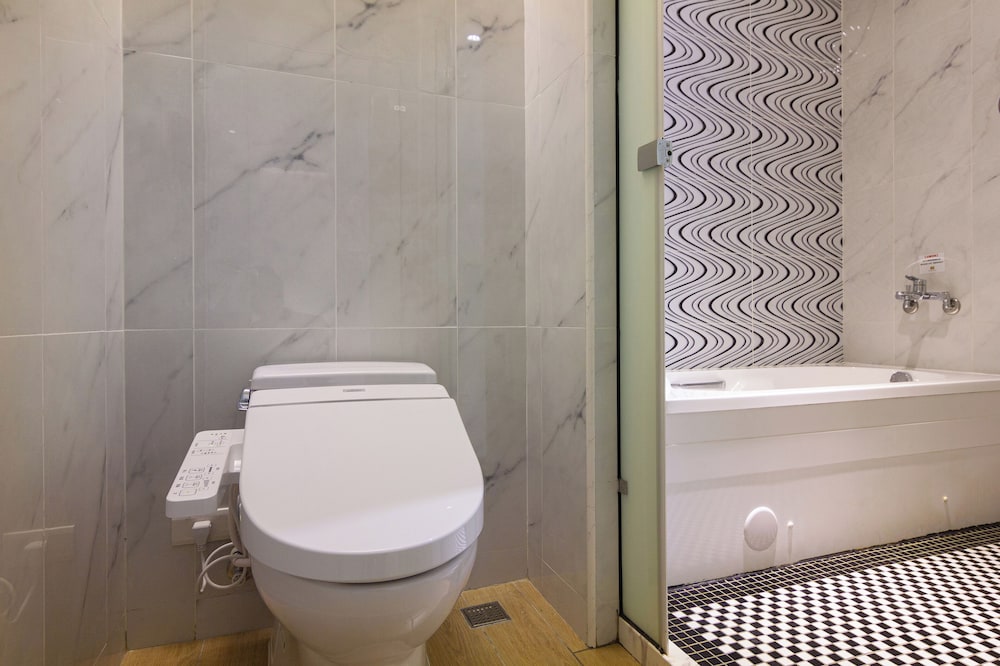 F Hotel Luzhou Taipei 44/47