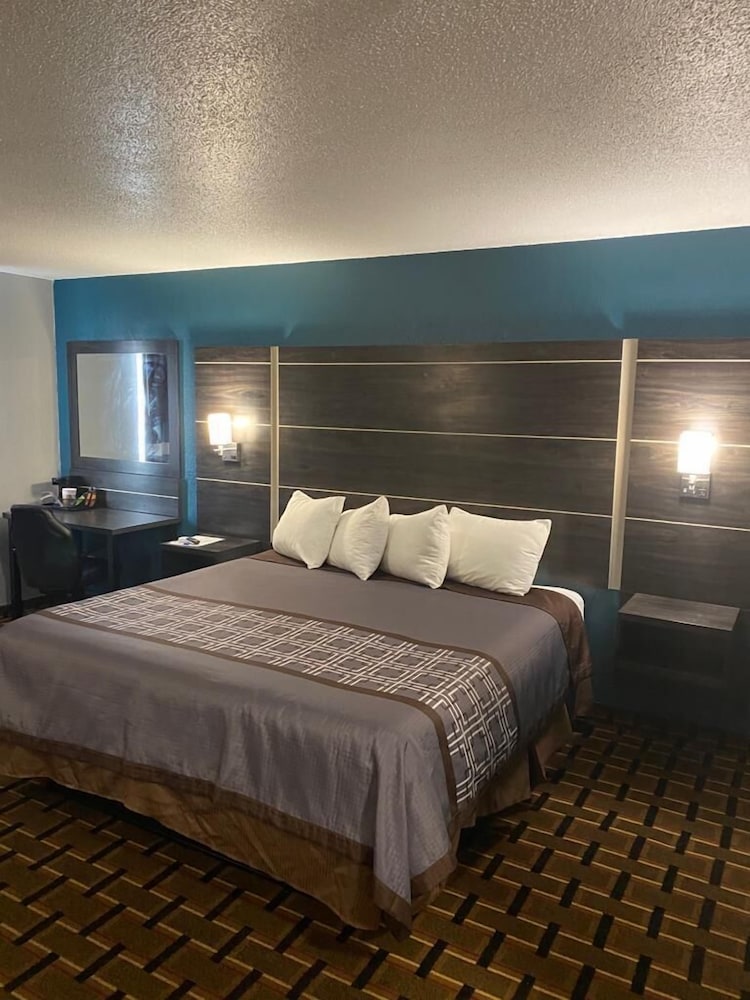 Faribault Hometown Inn & Suites 10/41