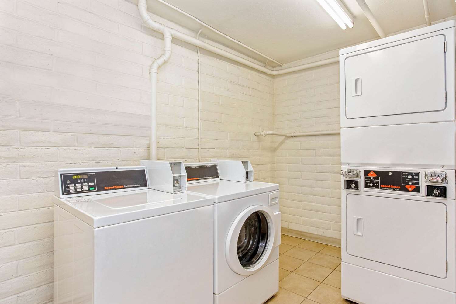 La Quinta Inn by Wyndham Orlando Airport West 40/40