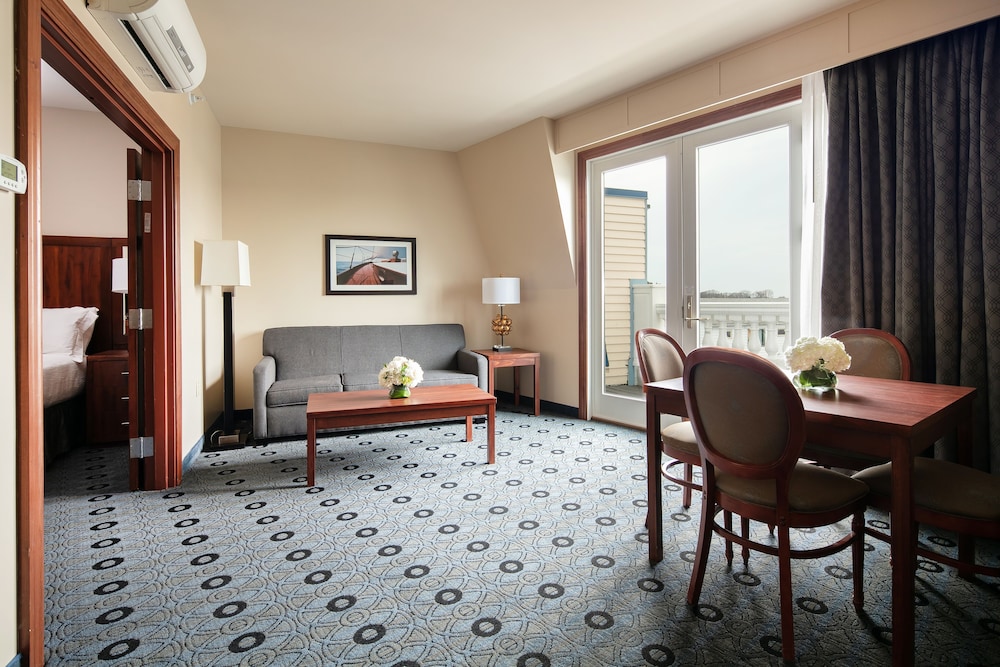 Bicycle Street Inn and Suites 28/50