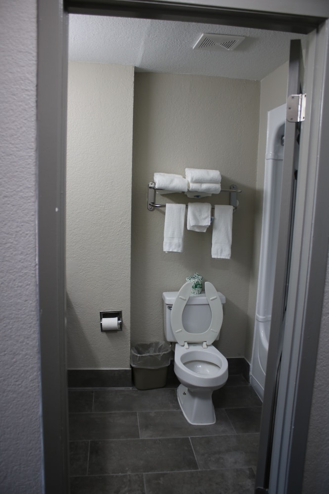 Days Inn by Wyndham Waco University Area 37/37