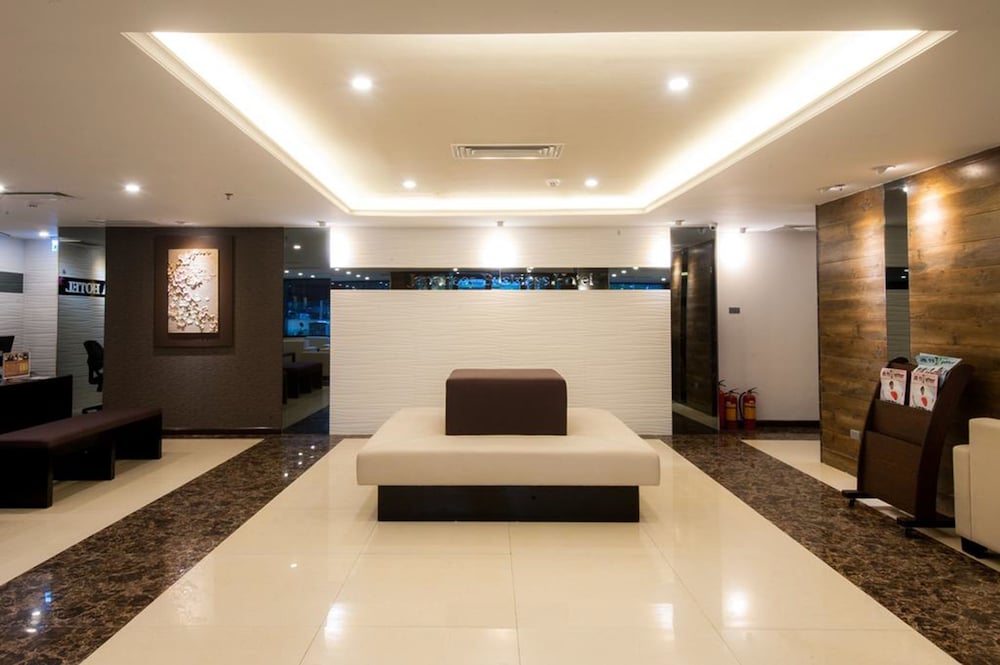 Sakura Hotel 4/40