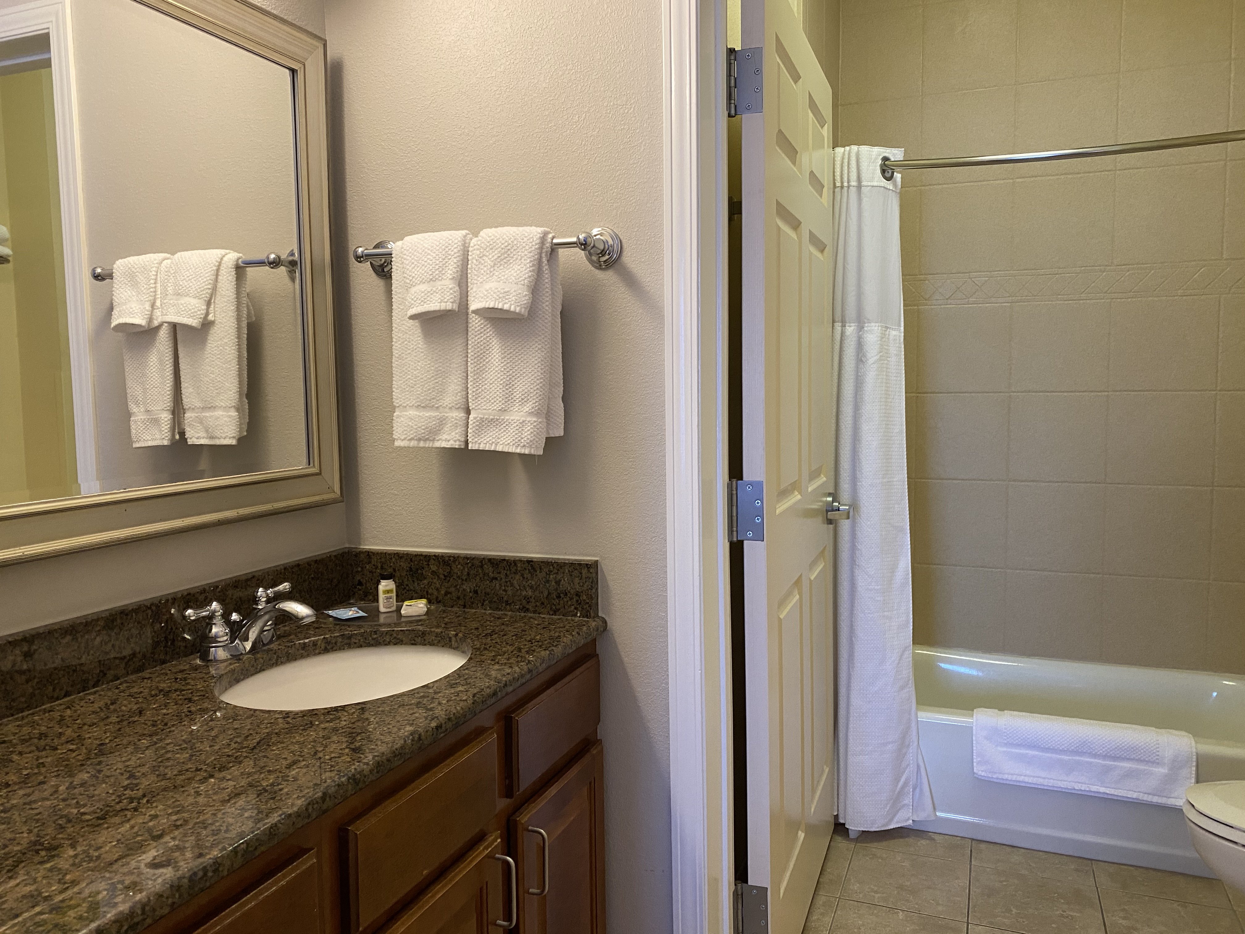 Staybridge Suites Milwaukee West-Oconomowoc 71/73