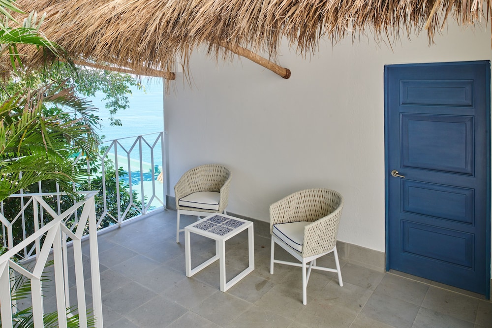 HOTELITO PATIO AZUL 50/75